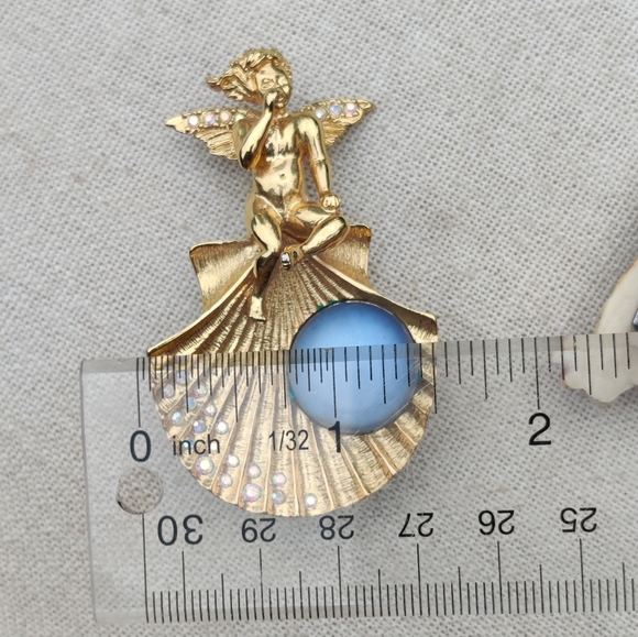 🐚 Vintage Kirk's Folly AB crystal and blue moon glow shell brooch - Picture 10 of 10